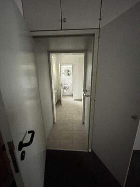 Durchgang / Zugang Sanitärbereiche - 