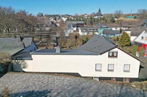 Luftbild - 9 Zimmer Einfamilienhaus zum Kaufen in Teuschnitz