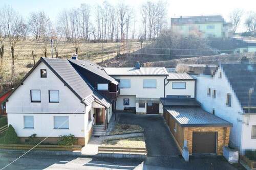 Luftbild - 9 Zimmer Einfamilienhaus in Teuschnitz