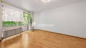 Wohnzimmer 1 - Bezugsfreie 2-Zimmer-Wohnung mit Balkon, Pool und Sauna in Düsseldorf