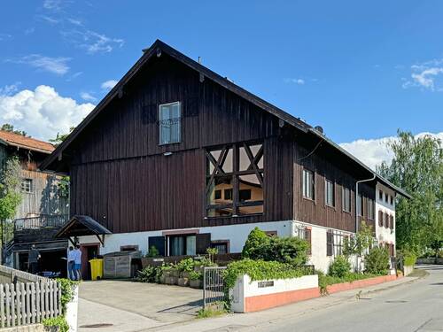 Hausansicht - 1 Zimmer Mehrfamilienhaus, Wohnhaus zum Kaufen in Riegsee