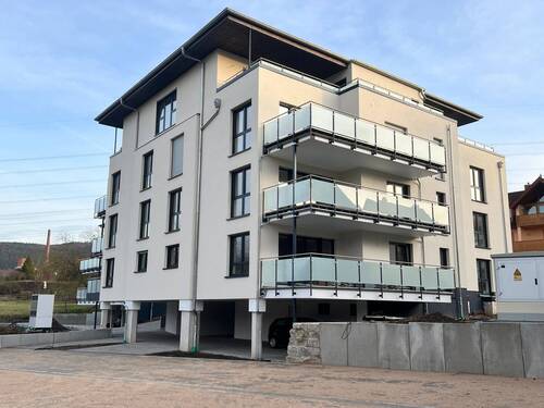 Ansicht vom Parkplatz - Etagenwohnung mit 114,00 m² in Alzenau zum Kaufen