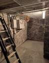 Keller mit Metall-Leiter - 