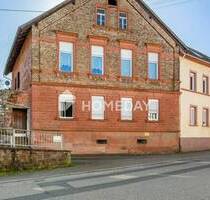 Investmentchance in Annweiler: 6 vermietete Wohnungen und weiterem Baupotenzial