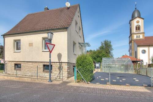 Hausansicht - 4 Zimmer Einfamilienhaus in Bad Friedrichshall / Untergriesheim