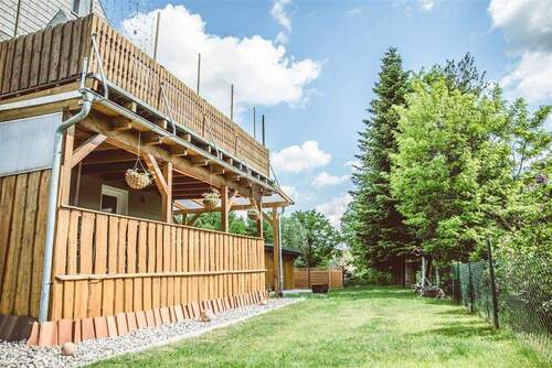 Blick auf Terrasse und Garten - 