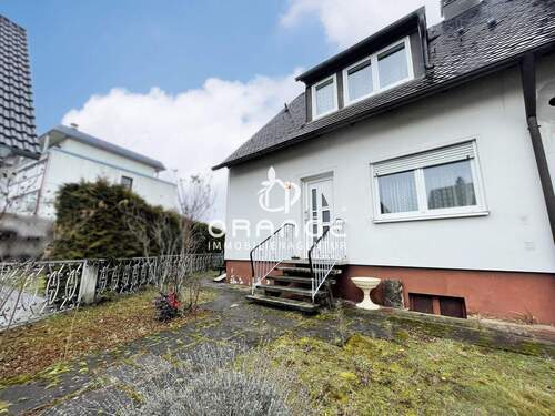 Hier sind Sie richtig, treten Sie ein - 4 Zimmer Doppelhaushälfte in Nürnberg / Gebersdorf