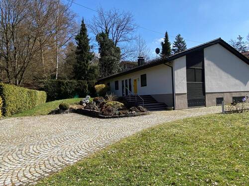 Kfz-Stellplätze - 4 Zimmer Bungalow in Obermichelbach