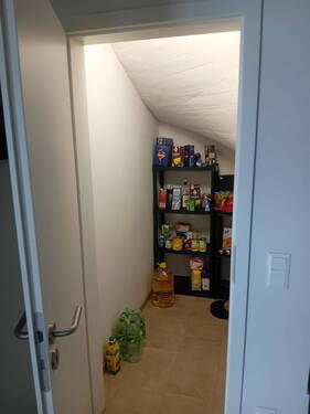 Abstellraum unter Treppe - 