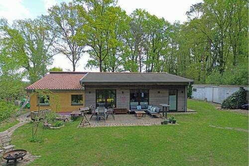 Gartenseite - Bungalow - fast neuwertig - auf großem Waldgrundstück in toller Lage