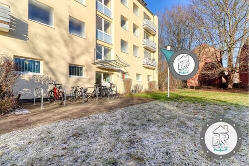 Außenansicht und Fahrradplatz - 4 Zimmer Etagenwohnung in Kiel