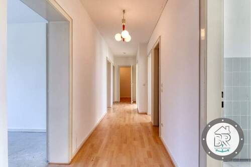 Flur - Etagenwohnung mit 89,00 m&sup2; in Kiel zum Kaufen