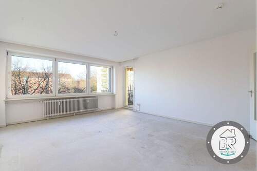 Wohnzimmer mit Platz für Wohn- und Essbereich - 