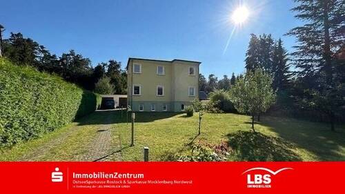 straßenseitige Ansicht - Mehrfamilienhaus in schöner Lage