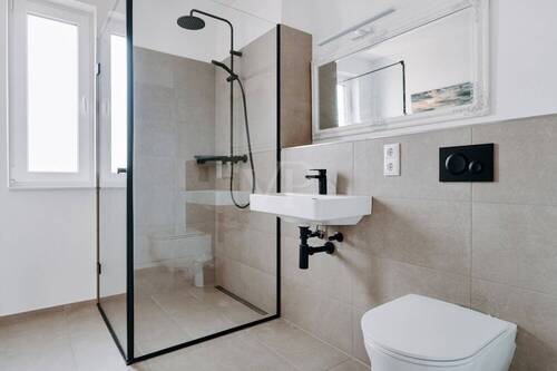 Badezimmer mit Dusche - 
