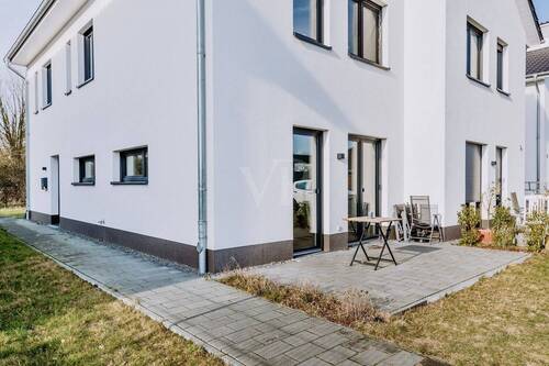 Zuwegung zum Hauseingang - 5 Zimmer Doppelhaushälfte zum Kaufen in Echem