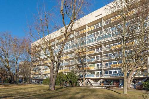 Architektur-Ikone: Niemeyer-Haus im Hansaviertel - Architektur-Juwel im Oscar-Niemeyer-Haus: 3-Zimmer-Wohnung mit viel Potenzial!