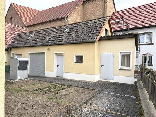 Hofansicht Nebengebäude mit Garage - 