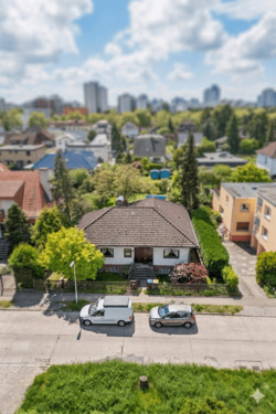 Drohnenaufnahme Straßenseite - 4 Zimmer Bungalow in Berlin