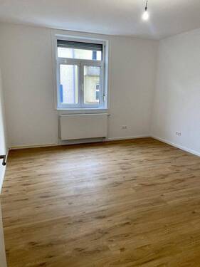 Schlafzimmer 2 - 2 Zimmer Etagenwohnung in Stuttgart