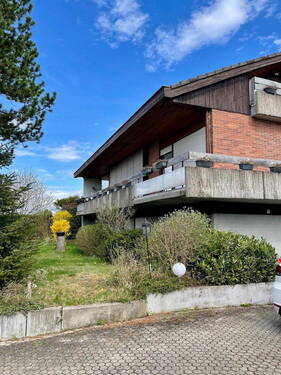Bild 1 - Großzügiges Einfamilienhaus mit Einliegerwohnung, Doppelgarage und Garten