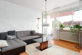 Wohnzimmer - 2 Zimmer Etagenwohnung zum Kaufen in Neumarkt in der Oberpfalz