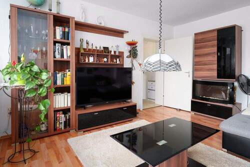 Wohnzimmer_ - 2 Zimmer Etagenwohnung in Neumarkt in der Oberpfalz