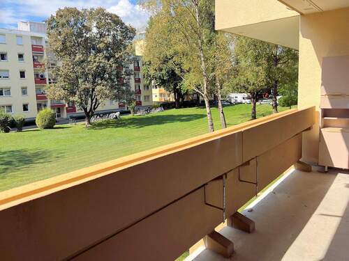 Blick von der Loggia in die Anlage - 4 Zimmer Einfamilienhaus zum Kaufen in Gröbenzell