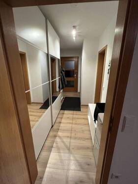 Flur Richtung Wohnungstür - 