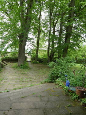 Lindenplatz vor dem Haus - Mehrfamilienhaus, Wohnhaus mit 400,00 m² in Templin zum Kaufen