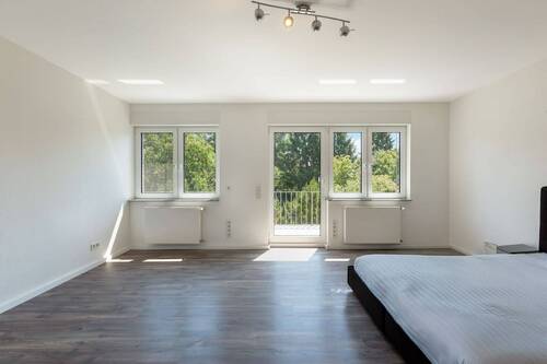 Schlafraum im 1. OG mit Balkon - 