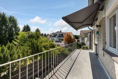 Balkon 1. OG mit Markise - 