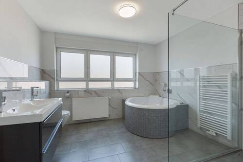 Badezimmer mit Whirlpool 1. OG - 