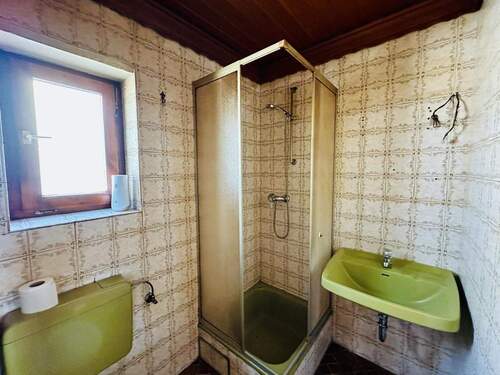 BADEZIMMER ERDGESCHOSS - 