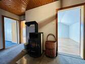 FLUR DACHGESCHOSS MIT HOLZOFEN - 