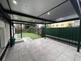 Terrasse (Ansicht 1) - Frisch sanierte 2-Zimmer-Wohnung mit großer überdachter Terrasse in Top-Lage