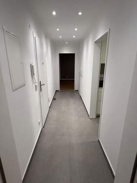 Flur (Ansicht 1) - 2 Zimmer Etagenwohnung zur Miete in Düsseldorf