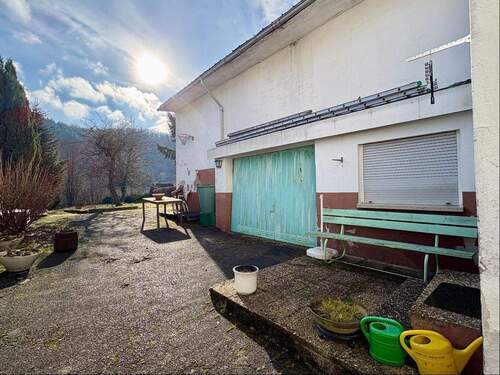 Terrasse und Garage im Anbau - 