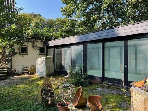 Blick auf das Gebäude mit Swimmingpool - 