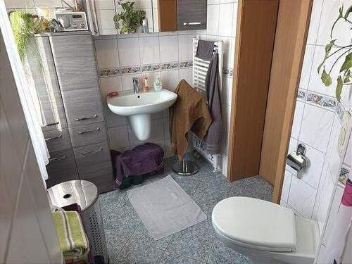 Bad mit Dusche - 