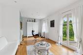 Lichtdurchfluteter Raum mit Zugang Balkon - 