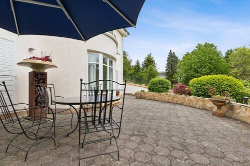 Terrasse und Gartenanlage - 