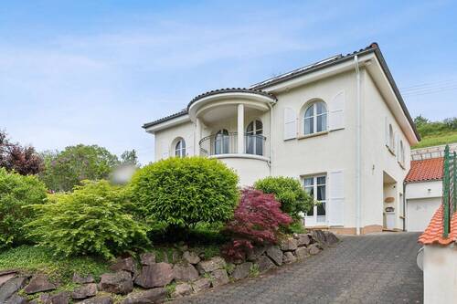 Repräsentative Villa mit besonderer Ausstrahlung und viel Privatsphäre - 5 Zimmer Einfamilienhaus zum Kaufen in Schmelz