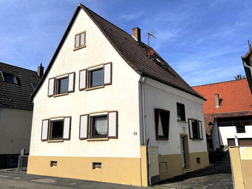 Wohnhaus vorne mit Hofeinfahrt - Provisionsfrei: Großes und vielseitiges Anwesen mit Haus, Scheune, Garage, Hof und Garten