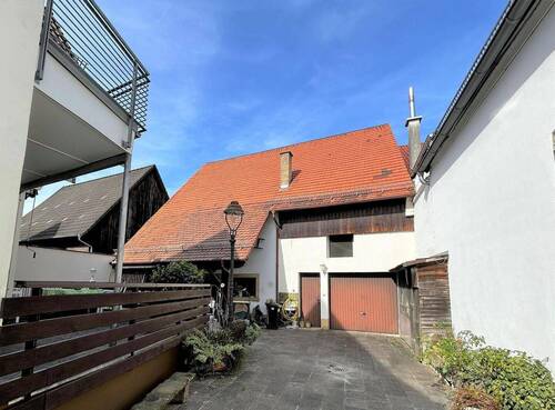 Hof, Scheune und Garage - 7 Zimmer Einfamilienhaus in Stutensee-Spöck