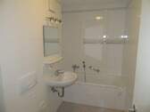 Bad mit Wanne - 