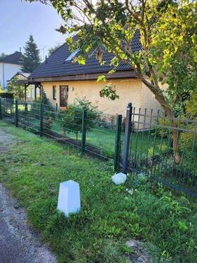 Hausansicht - 4 Zimmer Einfamilienhaus zum Kaufen in Berlin