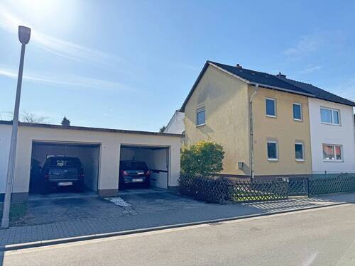 Außenansicht mit Garage - 3 Zimmer Einfamilienhaus in Ludwigshafen am Rhein