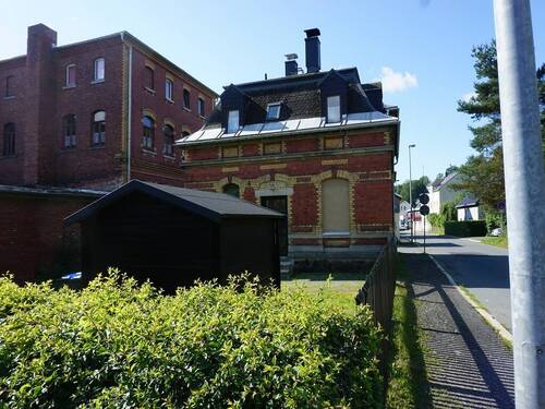 Rückseite mit Garten - 6 Zimmer Einfamilienhaus zum Kaufen in Klingenthal