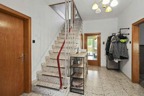 Diele mit Treppenhaus - 